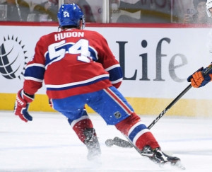 Notice how Hudon is using both inside & outside edge and staggering the legs to stop backwards!